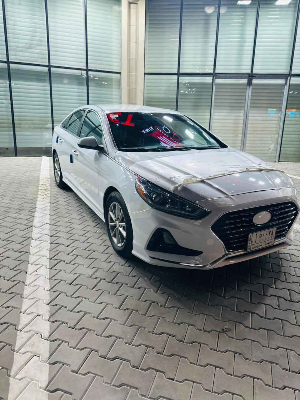 للبيع سوتاتا 2018  ابيض صدفي وارد امريكي حادث موضح بل صور 
الضرر (صبغ فقط بدون دواخل بدون تبديل بدون ايرباك ) +تكشير مكانات بسيطة بل قمارة والبنيد على كد شبر 
السيارة جاهزة من تبريد حداديةوطخم تاير توني شادة كير مكينة كفالة من الفتح ماشية 58 الف ميل حقيقي 

السيارة رقم انكليزي اليوم استلمتة بأسمي سنوية لل3031 وهزة جديدة قبل يومين مسويها 

مكانها بصرة***********  السعر 129 وبيها مجال
