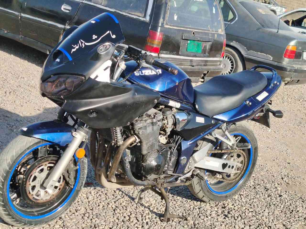 سلام عليكم
بطح سازوكي للبيع 
حجم1200
كير محرك شرط كهربائيات كلها شغاله 
طخم تاير جديد 
دهن جديد
نشاط فول عل ثاني ياكل الكيع 
سعر 950 وبيه مجال 
مكان جنوب الموصل الحاج علي 
رقم ***********
