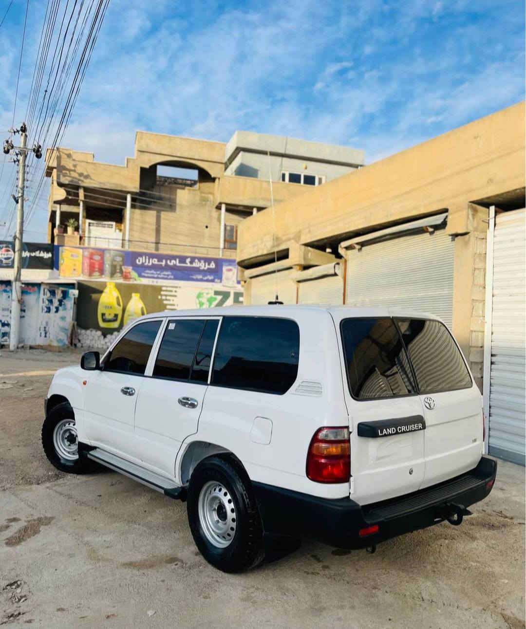 مؤنيكا ساغه علوجه  مؤديل ٢٠٠٤ تؤماتيك ده شبول به رز ده عمو ليدراوي هيج نييه په مپه له سه ر ساغه ي ١٨٠ هه زار رؤيشتوه سه يا ره كه سفر سفره جالو شوختي نييه گيرو مه كينه به شه رتي ١٠ وه ستا جركه ي تيدا نييه توندوتؤله هه موو گياني به شه رت سحري ٨٥ گه لاو مجاليكي برايانه  *********** السليمانية, العراق
