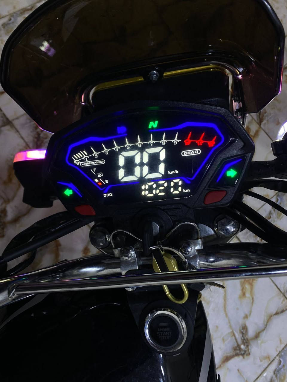 السلام عليكم للبيع دراجة ايراني موديل ٢٤ شكل ال ٢٥ 
دراجة مكفولة كفالة عامة ماممدود عليها سبانه وين ميعجبك افحص بيها اوراق منفيس شباب دراجة جديدة بمعنى الكلمة 
سعرها ٨٠٠ وبيها مجال بسيط مكاني فلوجة *********** بي واتساب
