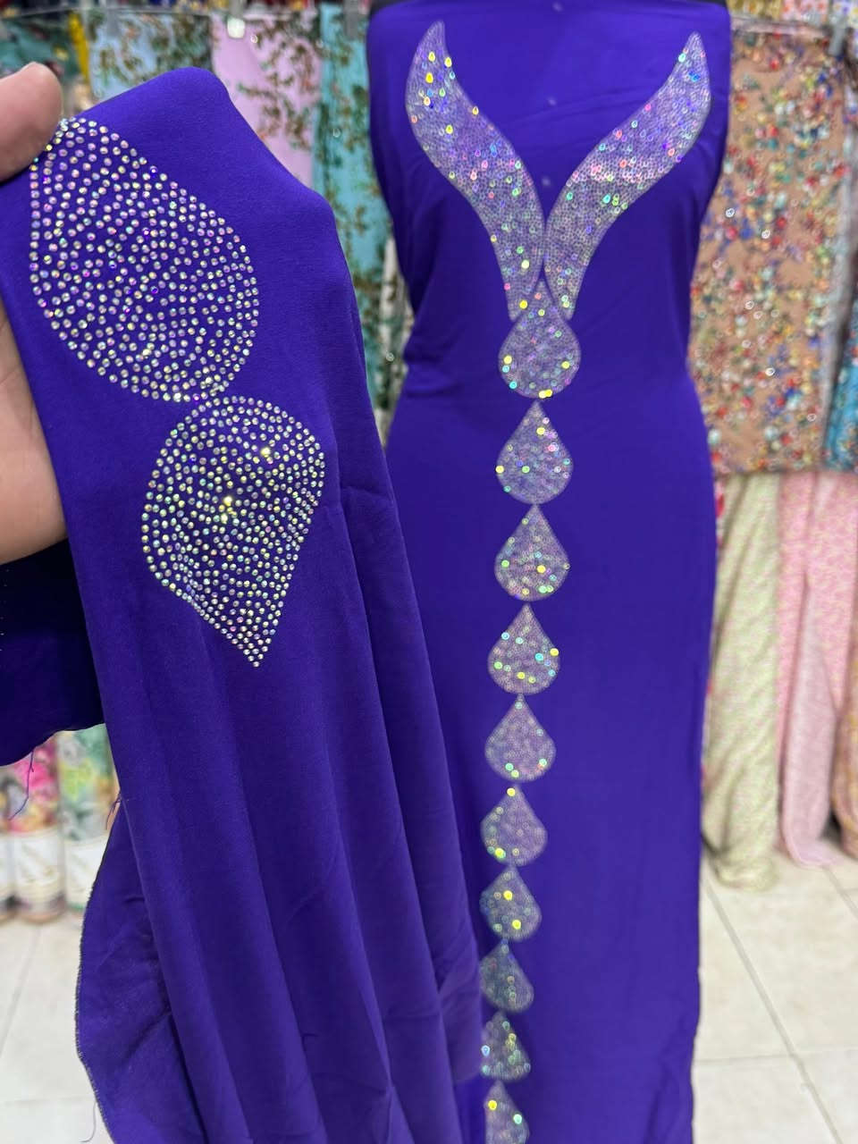 نقشات الجديده نقش كامل 🌺
شذر الاصلي منقوش للكاع مع الردن  

قماش كشمير كابوي مطاط الاصلي 

القطعه مترين ونص 

سعر القطعه 15.000 

متوفر جمله ومفرد 

توصيل جميع محافضات العراق 5.000@الجميع


**إذا كنت صاحب هذا الإعلان وتريد حذفه لأي سبب، رجاءا أرسل رسالة إلى الدعم الفني**