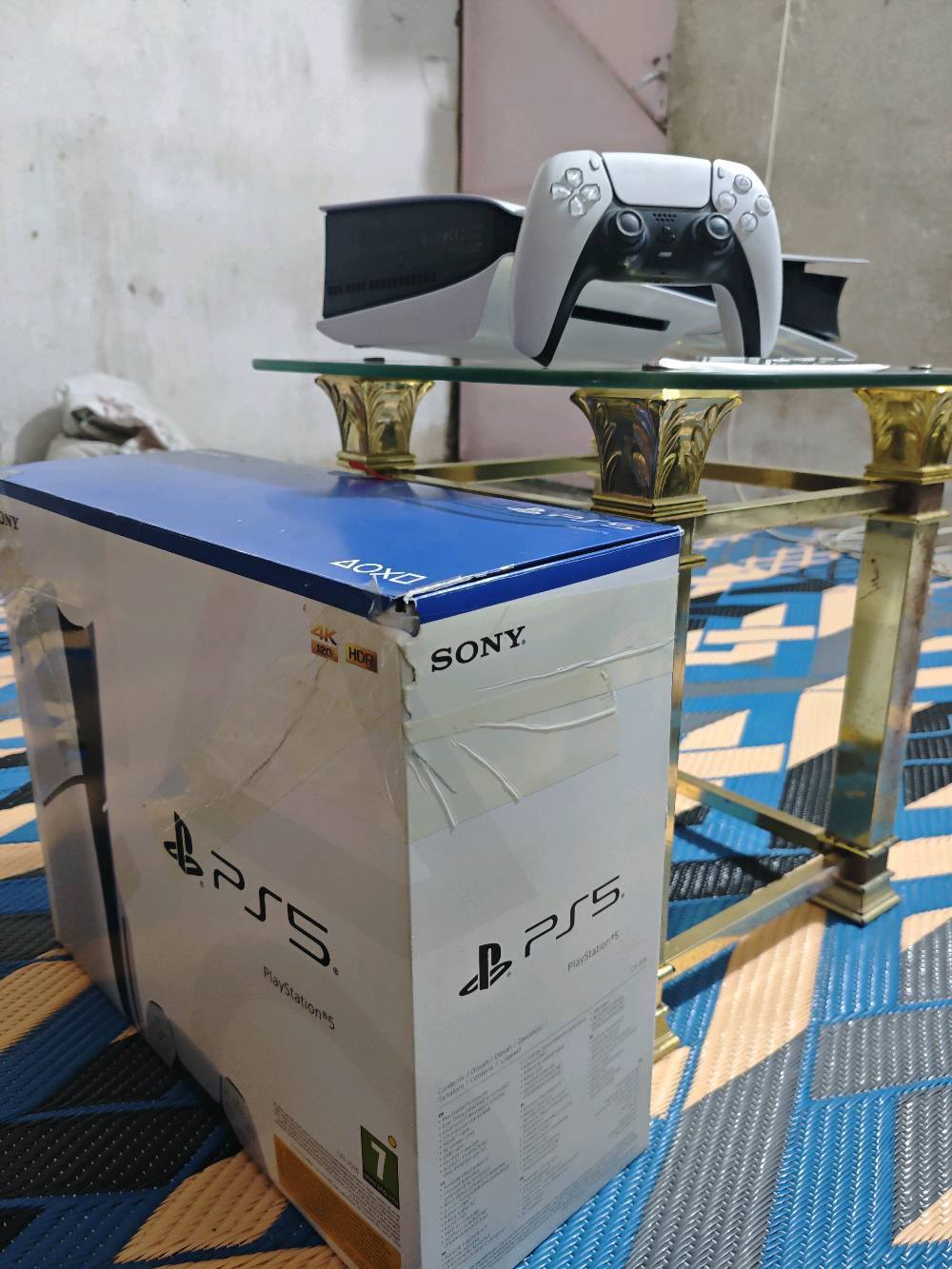 ​🔥 للبيع: جهاز PlayStation 5 Slim (النسخة الأوروبية) - بحالة الزيرو! 🔥
السلام عليكم شباب، للبيع جهاز بلايستيشن 5 سليم أوربي بحالة الشديد/شبه جديد استخدام قليل جداً ونظيف عالتشغيل والشرط!
​🎮 مواصفات وتفاصيل الجهاز:
​النوع: PlayStation 5 Slim (أوربي الأصلي).
​الحالة: مستعمل نظيف جداً واستخدام قليل، اشتريته جديد من الكارتون.
​الملحقات: كامل الملحقات الأصلية متوفرة بالكامل مع الكارتون الداخلي والخارجي وحافظات الفوم (كما موضح بالصور).
​💳 مميزات الحساب والاشتراك:
​يحتوي على حساب إماراتي رسمي.
​يوجد رصيد 9$ دولار داخل ستور الحساب.
​بلاس مفعل (اشتراك شهري).
​يحتوي الحساب على 2 بلاتينيوم (Platinum Trophies) في أفضل الألعاب:
​God of War (2018) 🏆
​Spider-Man 🏆
​🎮 الألعاب والمكتبة:
الجهاز يجي ويا مكتبة ألعاب ضخمة تحتوي على أكثر من 400 لعبة جاهزة، بالإضافة إلى باقة من أقوى الألعاب المثبتة والمتاحة:
​1_EA Sports FC 26 (فيفا 26)

​2_ Marvel’s Spider-Man 2

​3_ Days Gone (أيام مضت)

​4_ Assassin's Creed Valhalla

​5 Call of Duty: Modern Warfare 3

​6_Hogwarts Legacy (تراث هوجورتس)

​7_ Guardians of the Galaxy (حراس المجرة)

​وغيرها الكثير من الألعاب الضخمة. 
​📍 المكان: [ميسان /العمارة ]
💰 السعر: [ 800 الف شرط الفحص والنظافة ]
📞 للتواصل والاستفسار: يرجى المراسلة على الخاص. 

​(ملاحظة: الصور المرفقة بالمنشور هي صور الجهاز والحساب الفعلية)