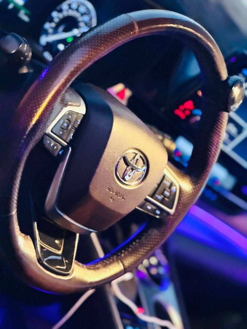 تيوتا سينا 2022 بلاتينيوم هايبرد بانزين محرك 2.5 بدون ارباك بدون شاصي 
السياره فول الأخير 1/1 بلاتنيوم معروف غنيه عن تعريف سياره جاهزه من كلشي نقص برغي ماكو 
رقم بغداد باسمي ترهم مراوس وترهم بيع 
السعر 29 وبيها مجال 
***********
