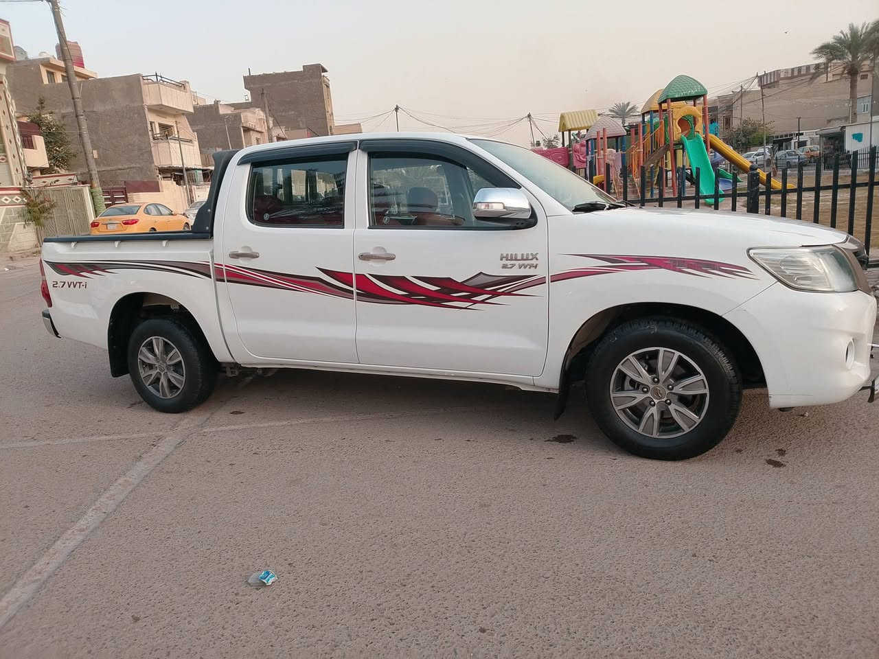 ..السلام عليكم 
هايلوكس موديل 14 
سياره بلادي مكفول من الضرب لا تبديل سونار موجود بل منشور 
كير محرك تبريد مكينه كفاله عامه بلادي 
تخم تاير شواصي مكفولات بلادي 
دوخل نظيفه سياره حلو معنا الكمله بل عافيه ياخذها 
رقم سليمانيه نكليزي سنويا جديد هزه جديد 
تحويل شوكت ما يعجبك حولك 
جاهزه من كل نواحي بل عافيه ياخذها سياره 
كير اوتوماتيك 
سعار سياره 195بي مجال شي بسيط 
العنوان بغداد بلديات نتصل وتدلل 
***********
