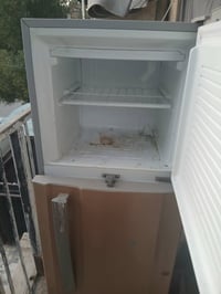 ثلاجة مستعملة • شغالة • اغراض بيت