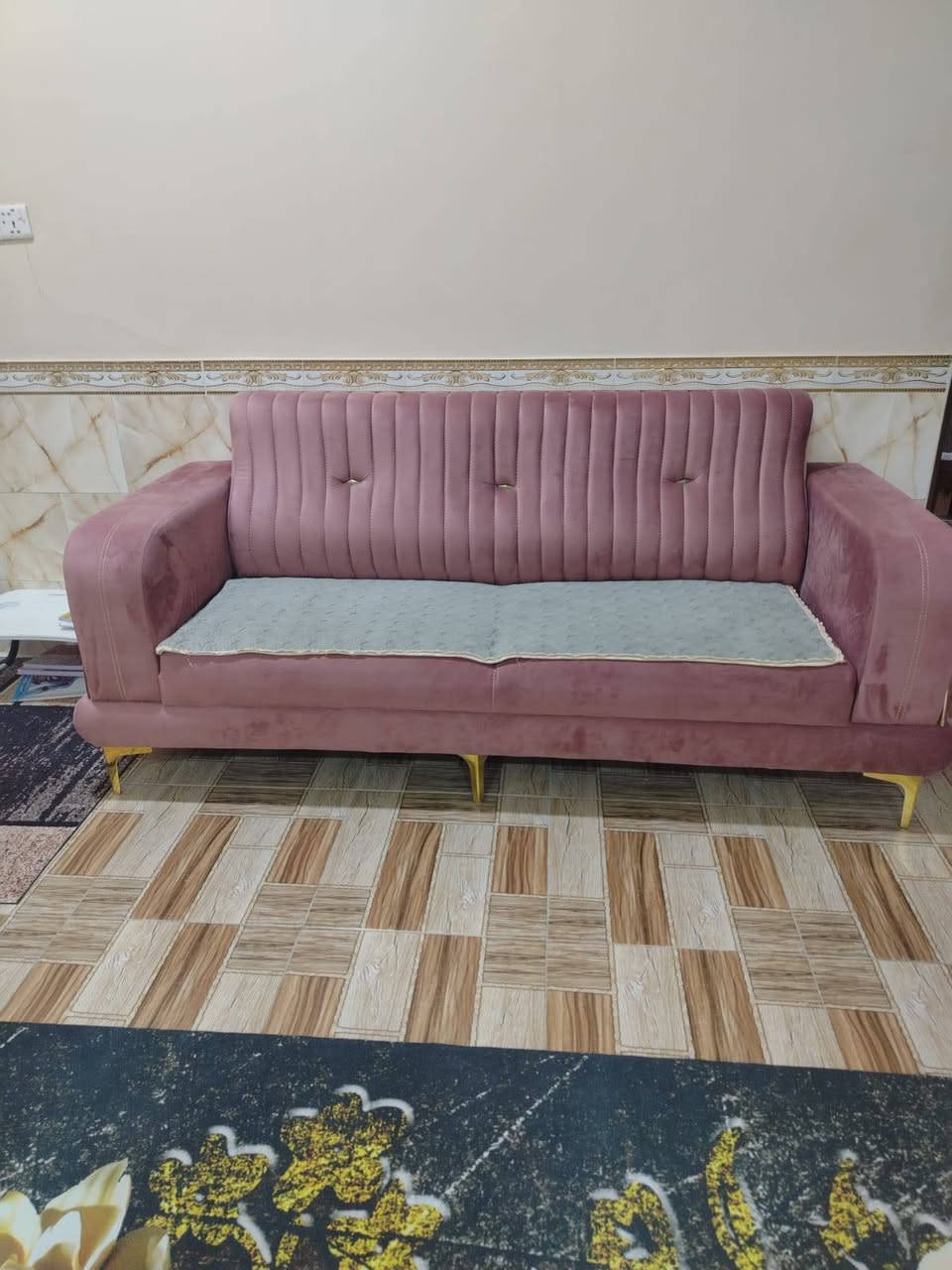 السلام عليكم قنفات للبيع جديد استعمال شهر 7 قطع
اخذتهم ب مليون ونص درجه اولى 
رايدهم ب مليون وبيهن مجال قليل كلش 
للتواصل وتساب 
مكاني البصره 
***********
