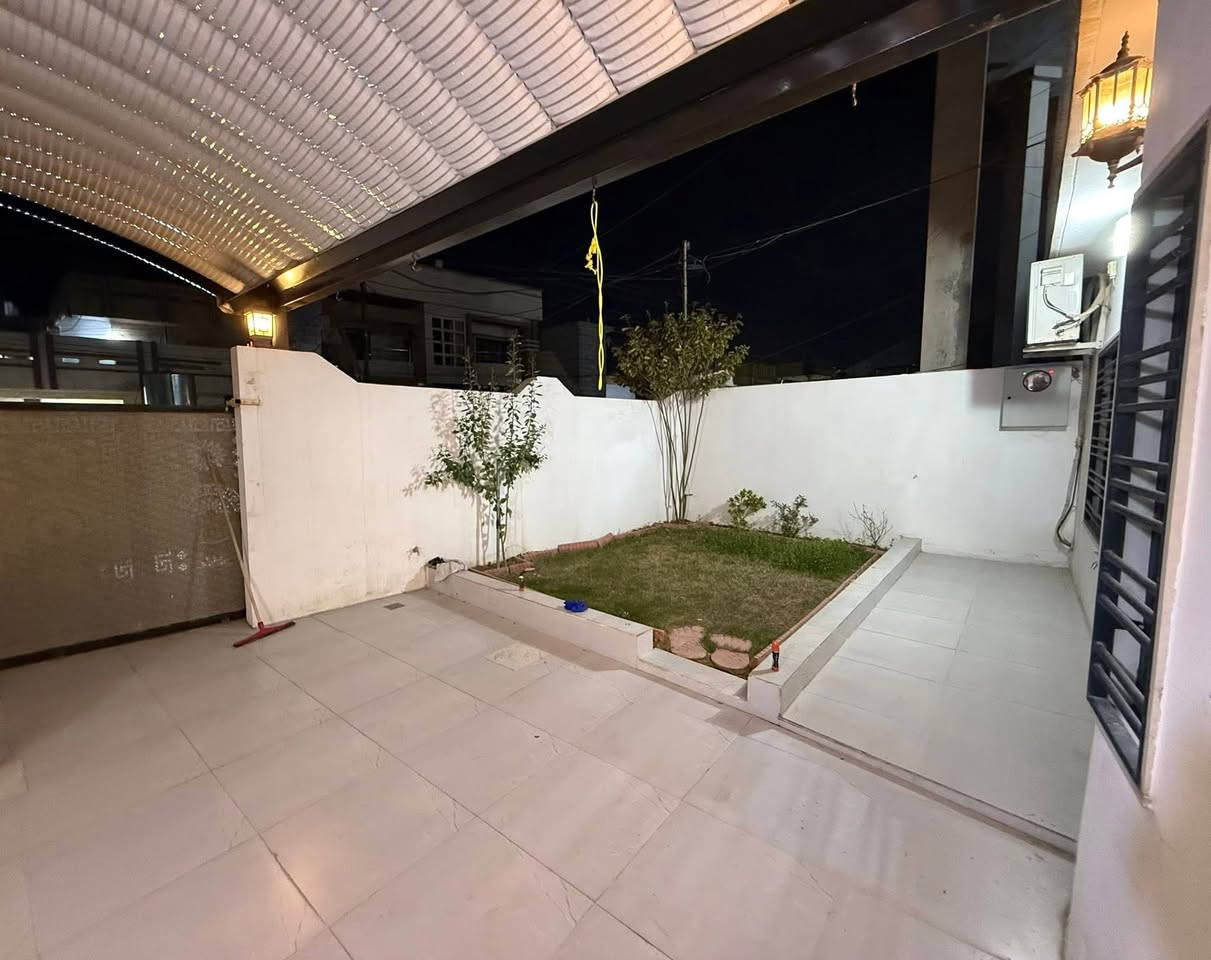 #دارللبيع رقم طابق ونص بناء حديث سقف مغربي نضام دكت  

هدية مع الدار كاونتر مع سبالت عدد اثنين

#المساحة :-  180  متر 

#واجهة الدار :  10 * 18 متر

#الموقع كركوك — سايدين الحسابات مقابل مشروع الماء 
 موقع جيد على شارع عريض قريب من السايدين ومن المدارس ومن كافة الخدمات 

#تفاصيل الدار

♦️الطابق الاول 

- استقبال 
-هول 
- غرفة نوم 
- مطبخ 
- درج داخلي
- صحيات 
- حديقة
- كراج سياره

♦️الطابق الثاني 

- بيتونه كبيره ممكن تصلح غرفة نوم مع وجود صحيات 

#للأستفسار الأتصال على الارقام التالية :-

*********** 
 
أو مراسلتنا عبر الواتساب *********** 

أو مراجعة مكتب الصرح للعقار  الكائن في القادسية الثانية  قرب تقاطع الحرية قادسية ومثلجات سارا
{  #نتشرف #بزيارتكم }
