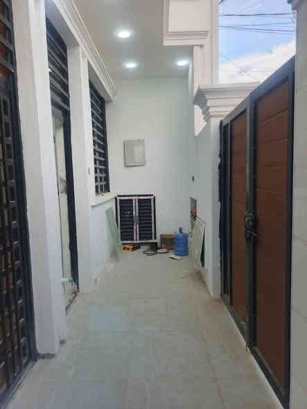 سلام عليكم 
بيت بالحسينيه مال الراشديه 100 متر ركن مربع للبيع منطقة الثلاثينات مقابل مستشفى التركي على شارع 20،  رفت ارتفاع 40سم يحتوي على أربع غرف نوم واستقبال ومطبخ  وحده من الغرف سويت بناء حديث 2025 صار سبوعين من طلعوا العمال منهه
3خطوط ماء  حار بارد مع اساله أربع حمامات + تانكيات ثنين + ماطور ماء كهرباء درجه اولى كل غرفه بيها نقطه وطني + إلى نقاط السبلت 

السعر 140 مليون وبي مجال البيت باسمي 
رقم الهاتف ***********
