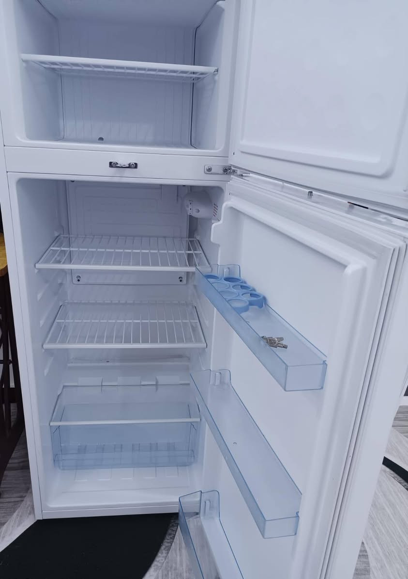 السلام عليكم متوفر للبيع ثلاجه نوع اس كي عشره قدم نسبه نضافه 95 بالميه السعر 225 بيها مجال قليل مكاني القرنه الشرش ***********
