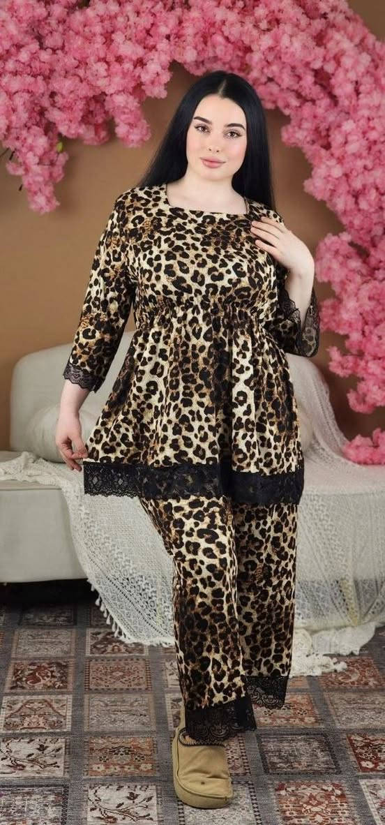 سوت شرعي 
فانيلا قطن تركي 100‎%‎
شرط الفحص خامة لاتكسر لاتصوف لاتحببً
مديل روعة  يغطي الورك 
ردن دانتيل + لاستيك خصر
طول القميص 85cm +الشيفون الناعم الدانتيل 
البنطرون 100cm+ الدانتيل 
سعر الدرزن 90 الف


**إذا كنت صاحب هذا الإعلان وتريد حذفه لأي سبب، رجاءا أرسل رسالة إلى الدعم الفني**