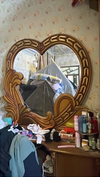 غرفه صاج خشب غرفه كامله نضيف مستعجلين علئ بيعتهه غرفه نضيفه بس مكدرنه ...