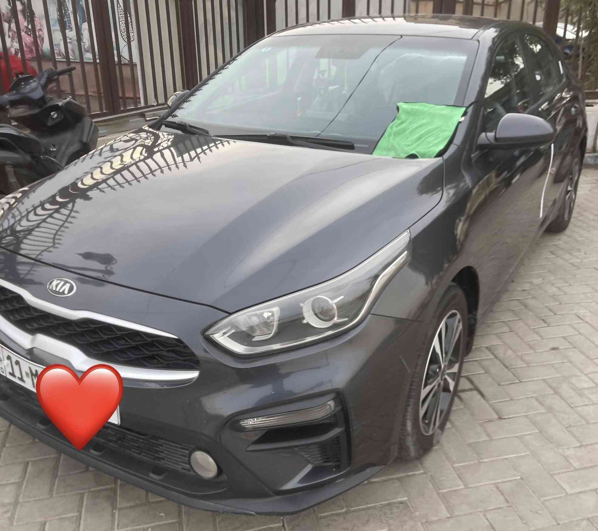 السلام عليكم 
للبيع سيراتو مديل 2021 خليجي محرك 1600 دوش مكفوله بدون حادث بدون صبغ السياره ماشيه 55 وبدون اي نقص جاهزه من كل شي رقم بغداد الجديد بسمي .. مكاني بغداد البياع السعر 157 
رقمي *********** .. ملاحظه بيها بارد على كد شبر فقط ومسحوب
