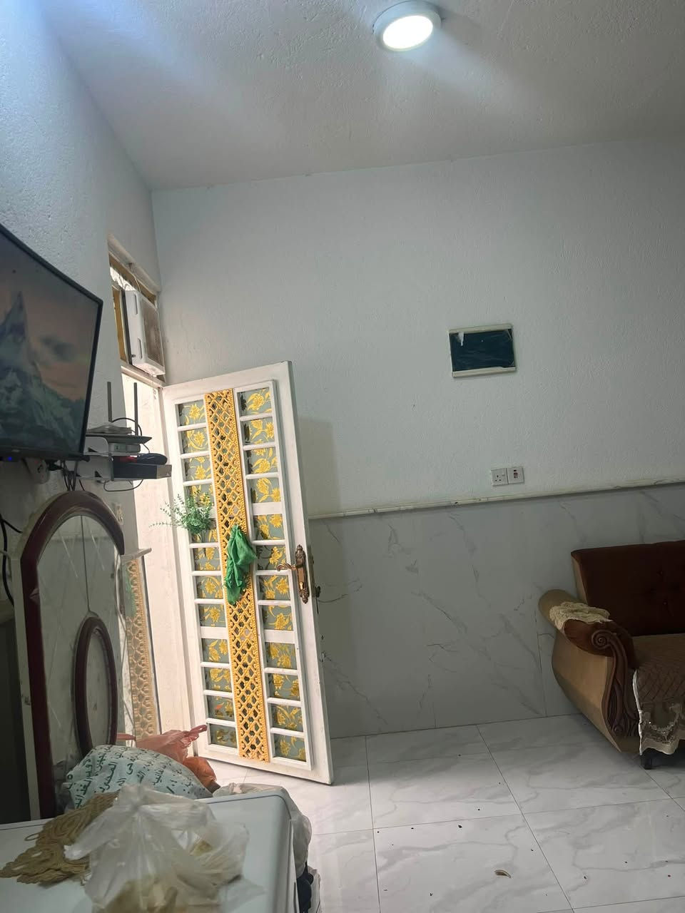 مشتمل 100 متر للبيع زراعي نزلت خيري العبدلله خدمات كامل مجاري ًً. ماء.   كهربائي  ***********
