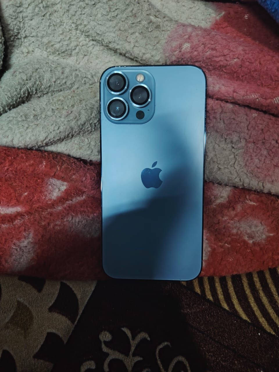 السلام عليكم موبايل للبيع أيفون ١٣ برو ماكس تم خط مبدل شاشه اصليه وضهر ويرهم مراوس حسب القناعه بأيفون بس ايكون نضيف السعر خاص *********** للاستفسار
