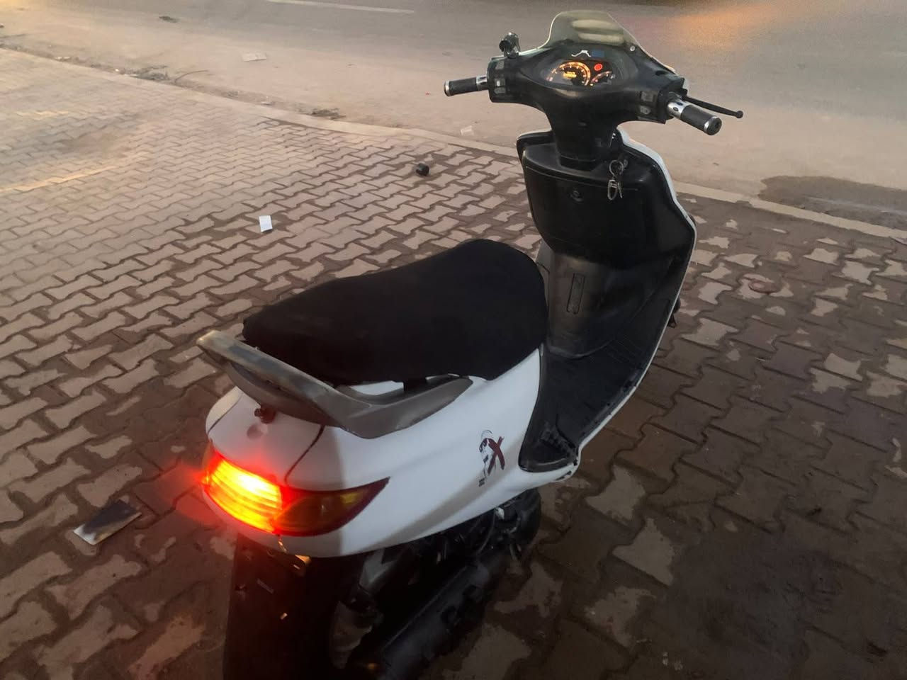 سلام عليكم دراجه فراشه للبيع فحل محرك نضيف عوزه فقط باتري السعر 350وبيه مجال ***********

