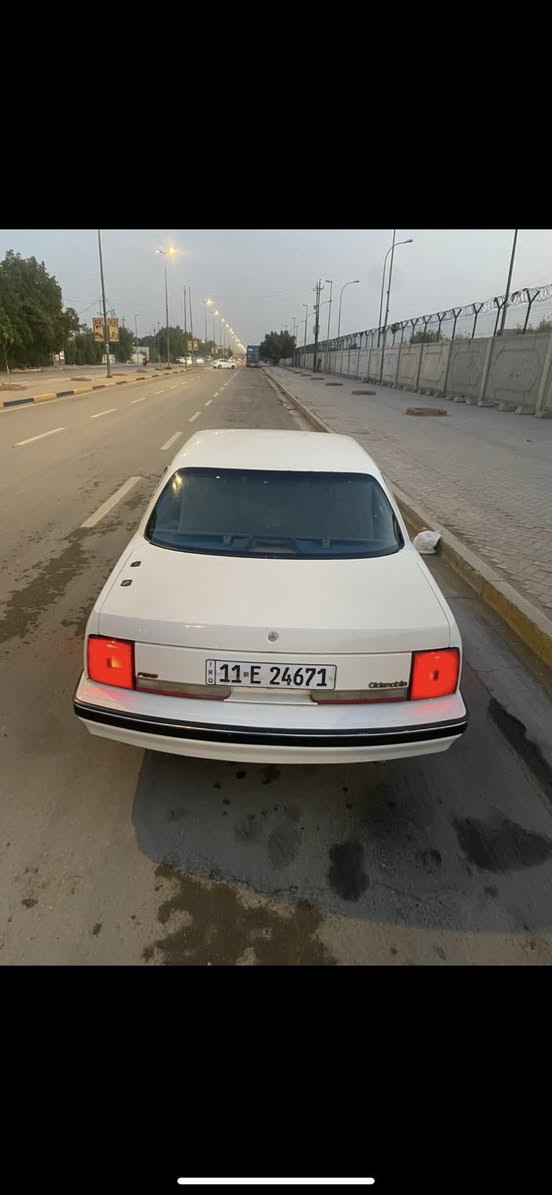 السلام عليكم 
اولدز موبيل 
مصبوغه عام لاضربه ولا معجون ولا خياس اثر جراد 
مكينه كير بلاد 
كشرها احلى من صور غرفته والدواخل كلش نضاف 
مكان بغداد المدائن فلكه سلمان باك 
او شارع فلسطين  
سعر 48
سياره مال جناي
***********اتصال 
وبي وتساب هزه جديده قبل سبوعين ب اسمي تحويل ثاني يوم
