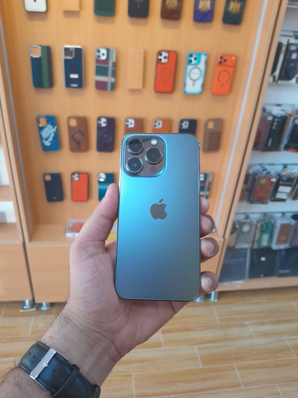 13 برو فقط
ذاكره 128
بطارية 79 تقرة بالحاسبة 82
نظافة 95%
شرق أوسط 
كرتونيه وياه
فقط مبدل لوحة منطقية اصليه من ابل✅️
سعر 450 الف 
مكان بغداد البنوك 
***********
