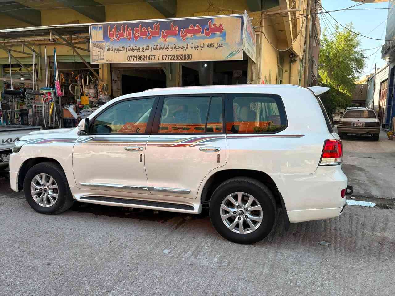 لاندكروز موديل ٢٠١٧ فول السياره باسمي العنوان ديالى
***********
