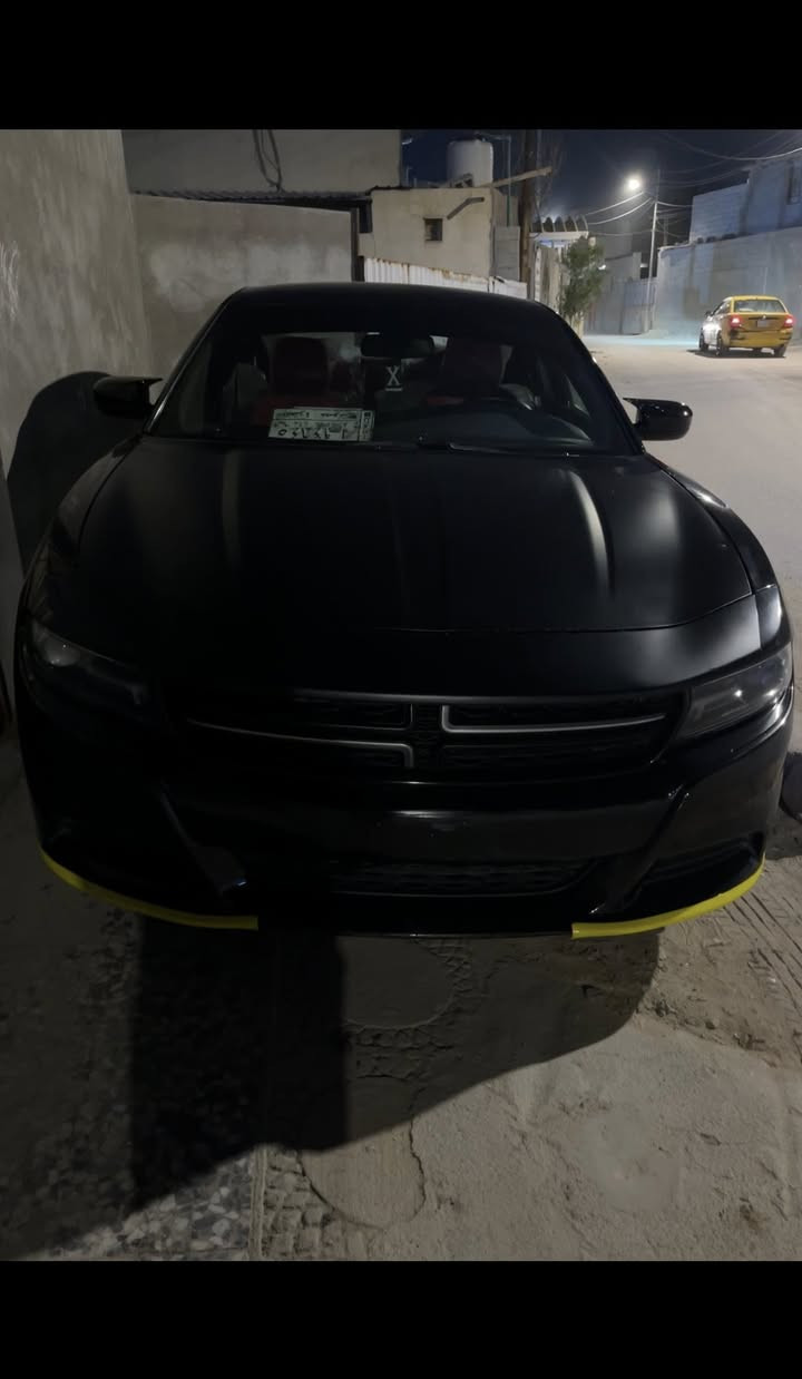 جارجر SXT 2016 بدون قطرة صبغ بجم كبس ضربتها بل جنطة وتبدلت بيها بس قطعة وحدة تبديل يعني فقط ولباقي كفاله بيها ملاحضات بسيطة لسيارة جديدة وجاهزة حدادية بس شغل وطلع ماشية 140 سعر 178 عنواني بصرة رقم *********** عندك مراوس هم ميخالف

