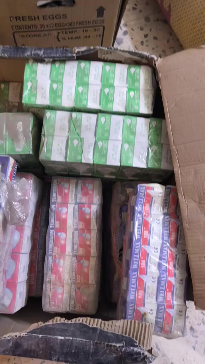 عندي كلوبات 100 واط 
برغي وبسمار مشكل أكثر شي بسمار 
لواحد بربع شلع


**إذا كنت صاحب هذا الإعلان وتريد حذفه لأي سبب، رجاءا أرسل رسالة إلى الدعم الفني**