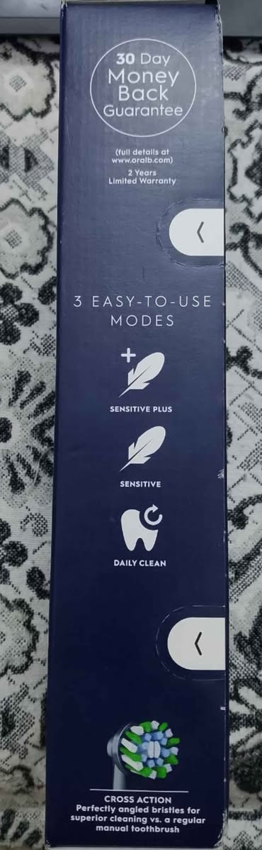 يا الله.. للبيع فرشاة أسنان كهربائية من ماركة Oral-B العالمية (Designed by Braun)، الفرشاة أصلية 100% مستوردة من لندن (إصدار بريطاني خاص UK Edition)، بجديدها والباكيت مغلق بغلق المصنع (لم يفتح نهائياً).

ليش هذا الموديل (Pro Vitality Deep Clean) مميز؟

3 أنظمة تنظيف (Modes): الجهاز يحتوي على 3 أوضاع سهلة الاستخدام تناسب الجميع:

Daily Clean: للتنظيف اليومي القوي والفعال.

Sensitive: وضع لطيف جداً للأسنان الحساسة.

Sensitive Plus: وضع فائق اللطافة لتجربة تنظيف مريحة جداً وغير مسبوقة (كما موضح بالصور).

رأس Cross Action الأصلي: يزيل لغاية 100% أكثر من الجير (Plaque) مقارنة بالفرشاة اليدوية العادية بفضل زاوية شعيراته الاحترافية.

المؤقت الذكي (4-Zone Timer): يهتز الجهاز كل 30 ثانية لتنبيهك لتغيير منطقة التنظيف، ويضمن لك التنظيف لمدة دقيقتين كاملتين حسب توصية أطباء الأسنان.

مقبض مقاوم للماء (Waterproof): مريح ومضاد للانزلاق للاستخدام الآمن داخل الحمام.

بطارية طويلة الأمد: بطارية قابلة لإعادة الشحن تدوم طويلاً (Dependable long-lasting battery).

محتويات العلبة (كما في الصور):

جهاز الفرشاة الكهربائي باللون الأسود الفخم.

رأسين فرشاة أصليين (2 Brush Heads) من نوع Cross Action (رأس أساسي + رأس إضافي).

قاعدة شحن أصلية (فيشة بريطانية ثلاثية).

السعر: 90,000 دينار عراقي.

المكان: بغداد - [اليرموك]
التوصيل: متوفر توصيل سريع لكل مناطق بغداد وللمحافظات.

للاستفسار أو الشراء، يرجى المراسلة على الخاص أو واتساب: [***********] بغداد, العراق
