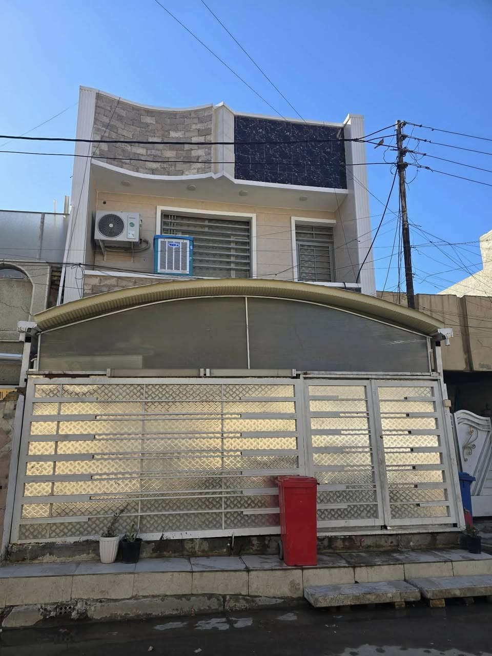 دار للبيع🛑 بناء سنه 2023🛑 الشعب الجزائر مدخل بانزين خانه سما بغداد
المساحه ٧٥م واقع حال ٨٠ يتكون من ٣غرف نوم و استقبال
 اثنين حمامات و٣ تواليت بيت كله مرمر الاستفسار الاتصال ع رقم

***********

متوفر مقطع لبيت خاص
