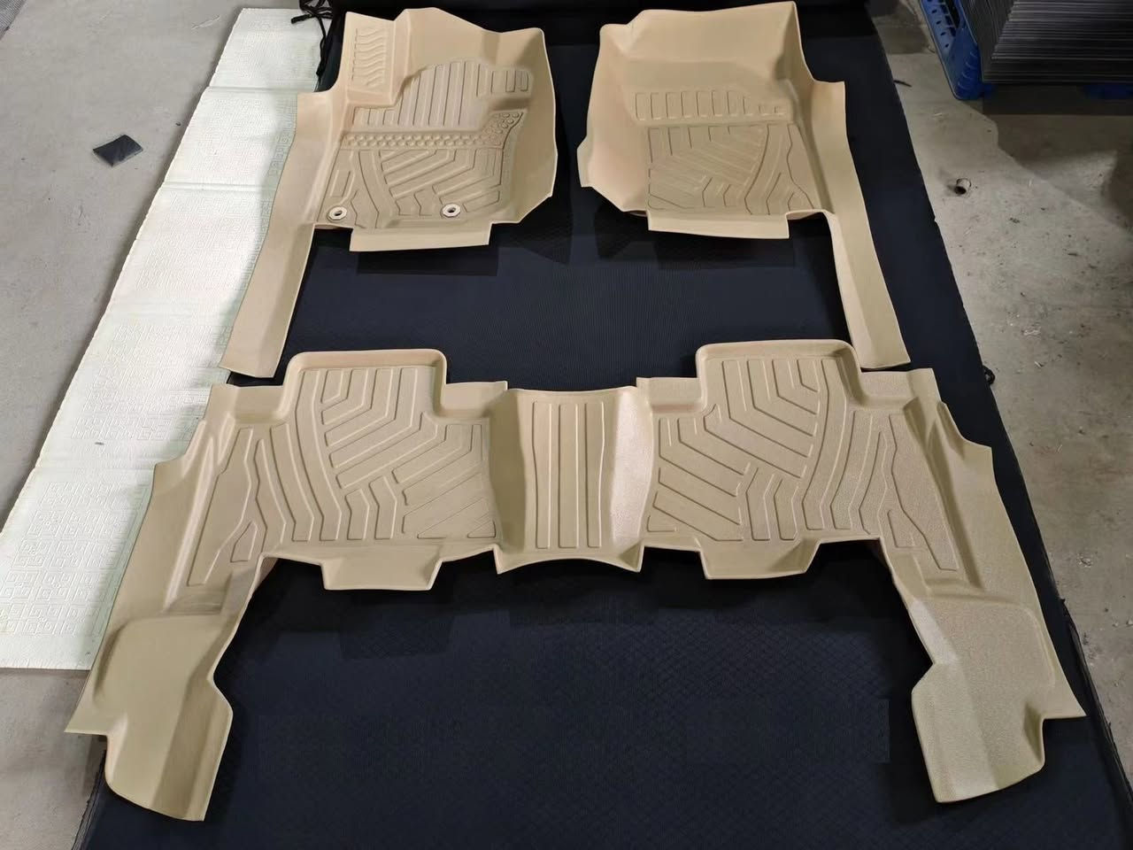 متوفر عند A&B CARS أحدث الارضيات (5D ) وغطاء الصندوق الخلفي لمعظم انواع السيارة (Cover Trunk) لجعل سيارتك أنظف، أرتب، وأكثر خصوصية ✔️
🔴ارضيات السياره 5D الفخمة متوفره للسيارات
✅السيارات اليابانيه
✅لاندكروز✅برادو ✅كامري ✅كورلا ✅كورلا كروز✅رف فور 

🔴السيارات الكوريه
✅توسان ✅سبورتج ✅سنتافيا✅سورنتو الشكل الجديد✅K5 
✅سوناتا الحديث✅لنترا الحديث

 🔴السيارات الامريكيه
✅جيب كراند شيروكي✅اوباما ✅جالجر

🔴متوفر غطاء الصندوق الخلفي لمعظم انواع السيارة (Cover Trunk)
✔️ تخفي أغراضك بالكامل وتمنع نظرات الناس
✔️ خامة جلد قوية وثابتة
✔️ تركيب سريع بدون تخريب
✔️ تحافظ على خصوصيتك وتخلي السيارة شكلها مُرتّب
🔽جميع المنتجات من استيرادنه الخاص
✨ جميع المنتجات متوفر جملة ومفرد وباسعار خاصه للتجار

📍  – شارع فلسطين – مقابل اللجنة الأولمبية - بالقرب من فلكة المستنصريه https://waze.com/ul/hsvztf3w97
او الاتصال على
📞 ***********
📞 ***********
🚘 متوفر توصيل لجميع محافظات العراق

 

 

🔽جميع المنتجات من استيرادنه الخاص
