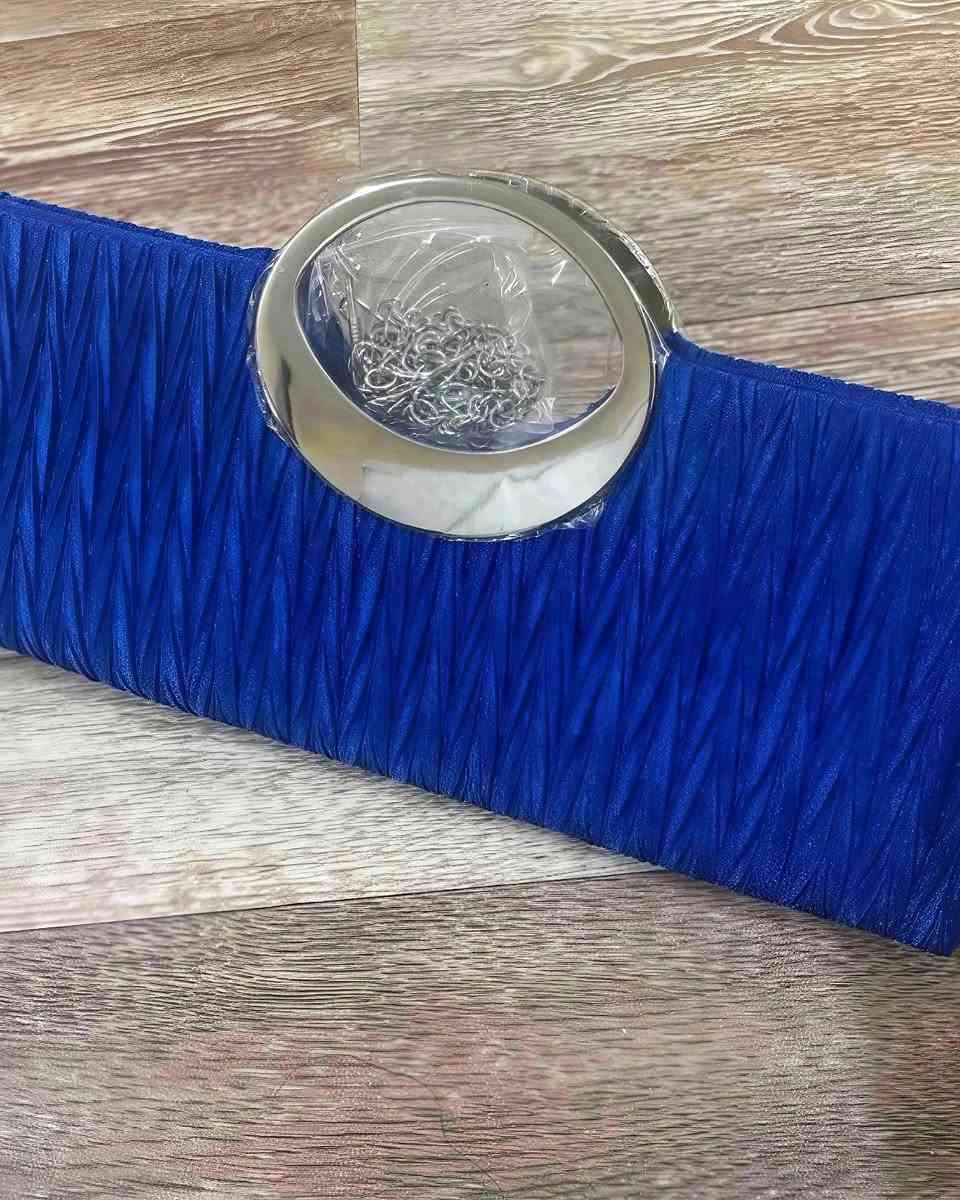 ✨ قطعة اليوم تستاهل مكان في خزانتك!✨ 
🤍حقيبة سهرة فاخرة مع طقم إكسسوارات أنيق 💎
تألقي بإطلالة راقية تخطف الأنظار في المناسبات والسهرات الخاصة 🤍
✔️ حقيبة كلاتش فخمة
✔️ قلادة أنيقة
✔️ أقراط متناسقة 
🛍️كما يوفر بيج Aveen Store الخدمات التالية:
✅ شحن سلات من SHEIN.
✅ شحن الطلبات الخاصة من SHEIN 
✅ شحن مجاني ضمن العروض المتوفرة
💕 شاركوا المنشور مع أصدقائكم، وتابعوا Aveen Store حتى يصلكم كل جديد.
📩 للحجز والاستفسار راسلونا على الخاص.
#shein #shopping #style #explore #iraq


**إذا كنت صاحب هذا الإعلان وتريد حذفه لأي سبب، رجاءا أرسل رسالة إلى الدعم الفني**