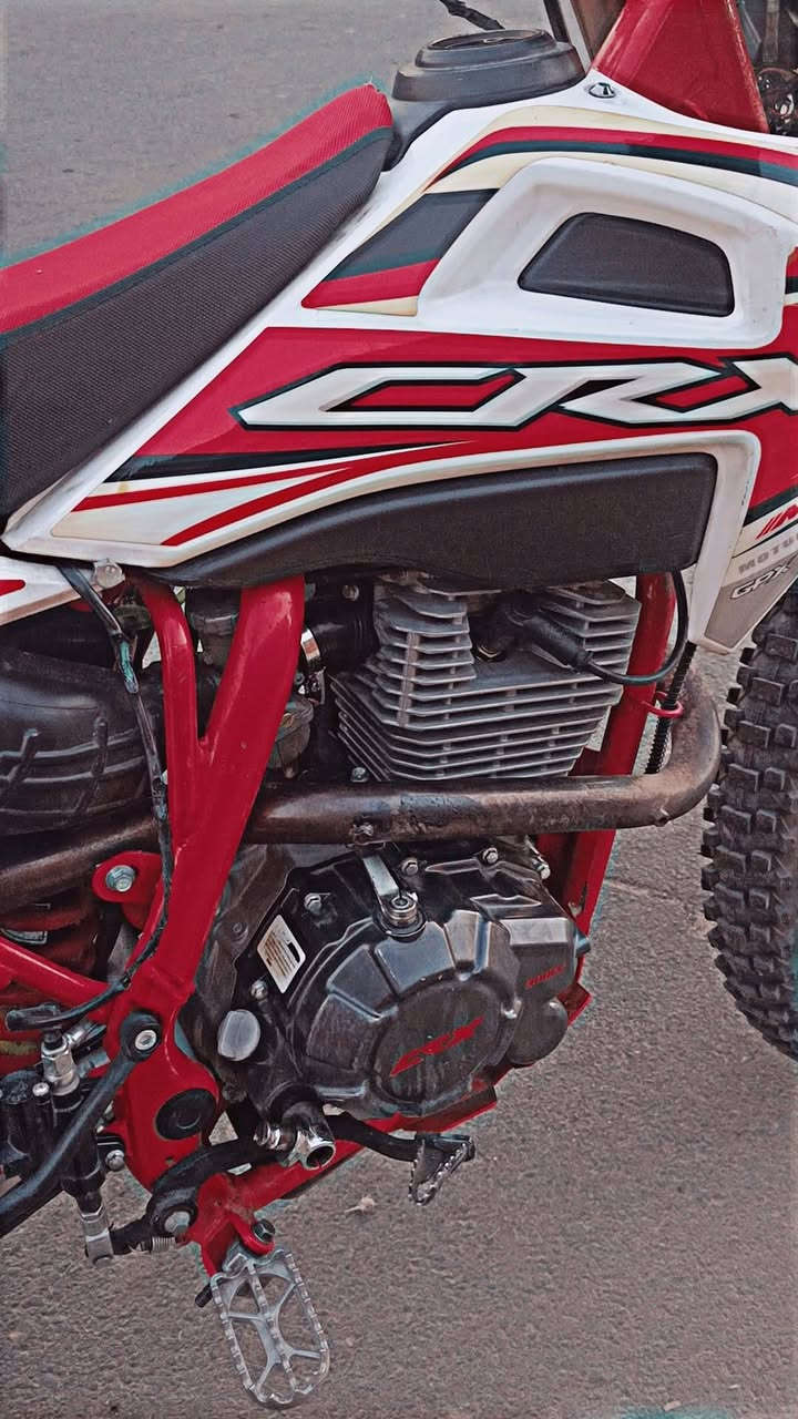 السلام عليكم دراجه قفاز CR-X موديل2025 للبيع دراجه محرك 300cc دراجه خير من الله مابيه كلشي استخدام شخصي مكاني بغداد المشتل الدراجه صالنصه  بلادي رياضي دراجه كلش نضيفه سعره 1350 ***********
