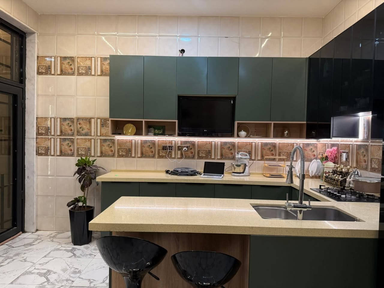 🏠 / دار للبي مساحه ٢٥٠ م طابو زراعي سند 

               واجهه ١٣ م / نزال ١٩ م 

🧱 بناء حديث درجه أولى 

طابق واحد/ مطبخ . أستقبال . هول . غرفتين . مجمع صحيات . كراج . حديقة . بيتونه 

🌎 الموقع / حي الصحه قرب كازينو مارينا 

للأستفسار أكثر مراجعة مكتب 
#عقارات_أراضي_بابل_الخضراء للمقاولات العامه والتصاميم الهندسية
 
🔸في حال عدم الرد نرجو ارسال رساله على الواتساب
 .
شارع ٦٠ .. عمود ٣٠٠ .. مقابل أستدارة علي بقلي 
الشيخ حازم 
وسام محمد 
أبو حيدر / ***********
