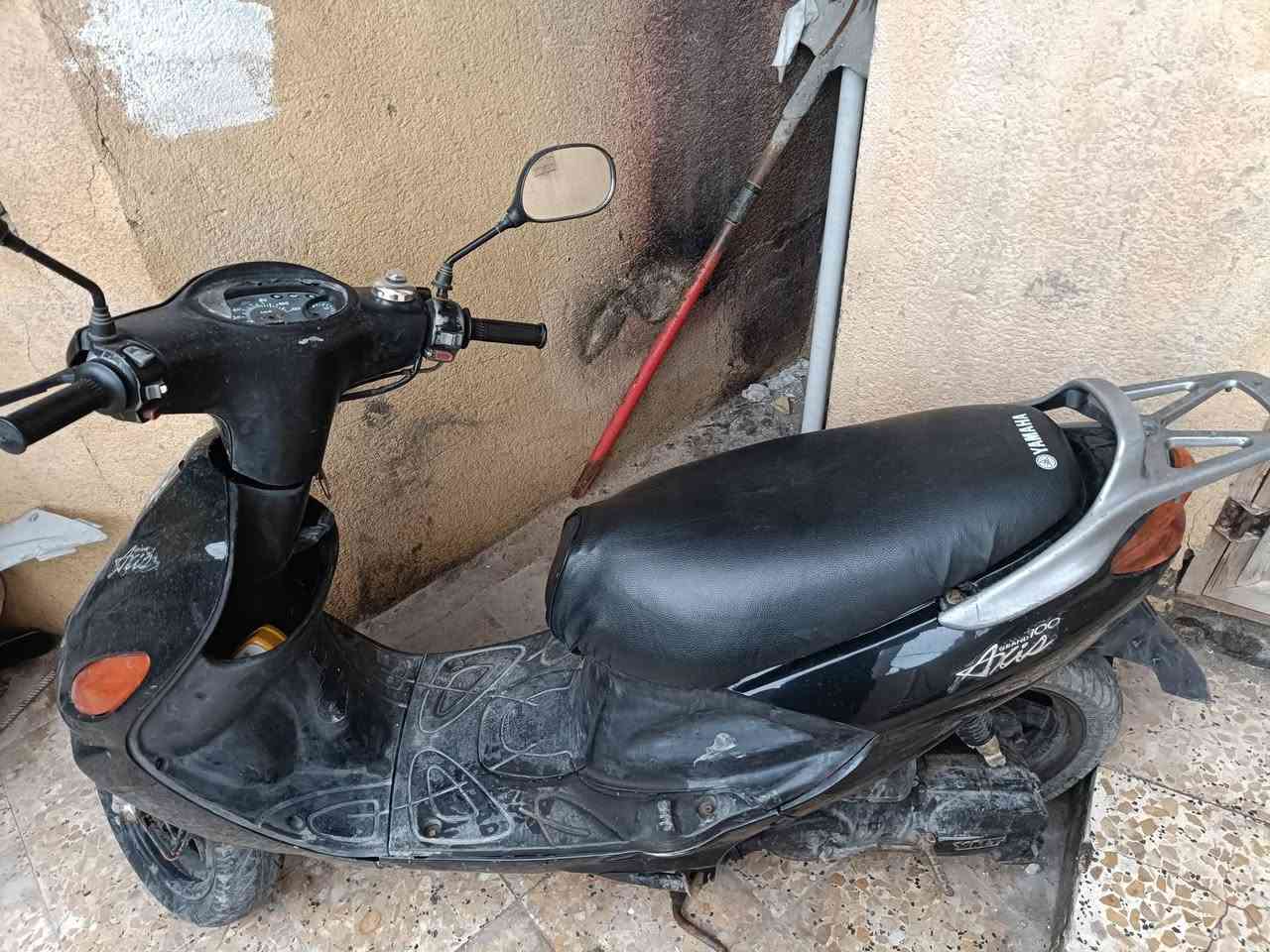 دراجة اكزز الدراجه كلشي مبدل بيها بس كامت وما جفتتها وصار سبوعين متروكه مكاني الكندي 
***********
