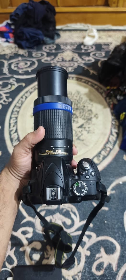 كامرتين للبيع نيكون 3300 و كانونD70
النيكون مع عدسه رياضي. 70-300  فقط فلاش مال كامره عطلان بس هيه شغاله طبيعي  سعرها مع زوم 225

الكانون. D70غنيه عن تعريف واي فاي. ولمس.  بس شوي متعوبه وعتقد شاحنتها خربانه.  سعر450 وبيها مجال. 

واذا ثنينهن الكامرات. 600
مكاني بصره. وعادي موجود توصيل. تحولي فلوس عالكارت ودزلك لاي مكان 
***********
