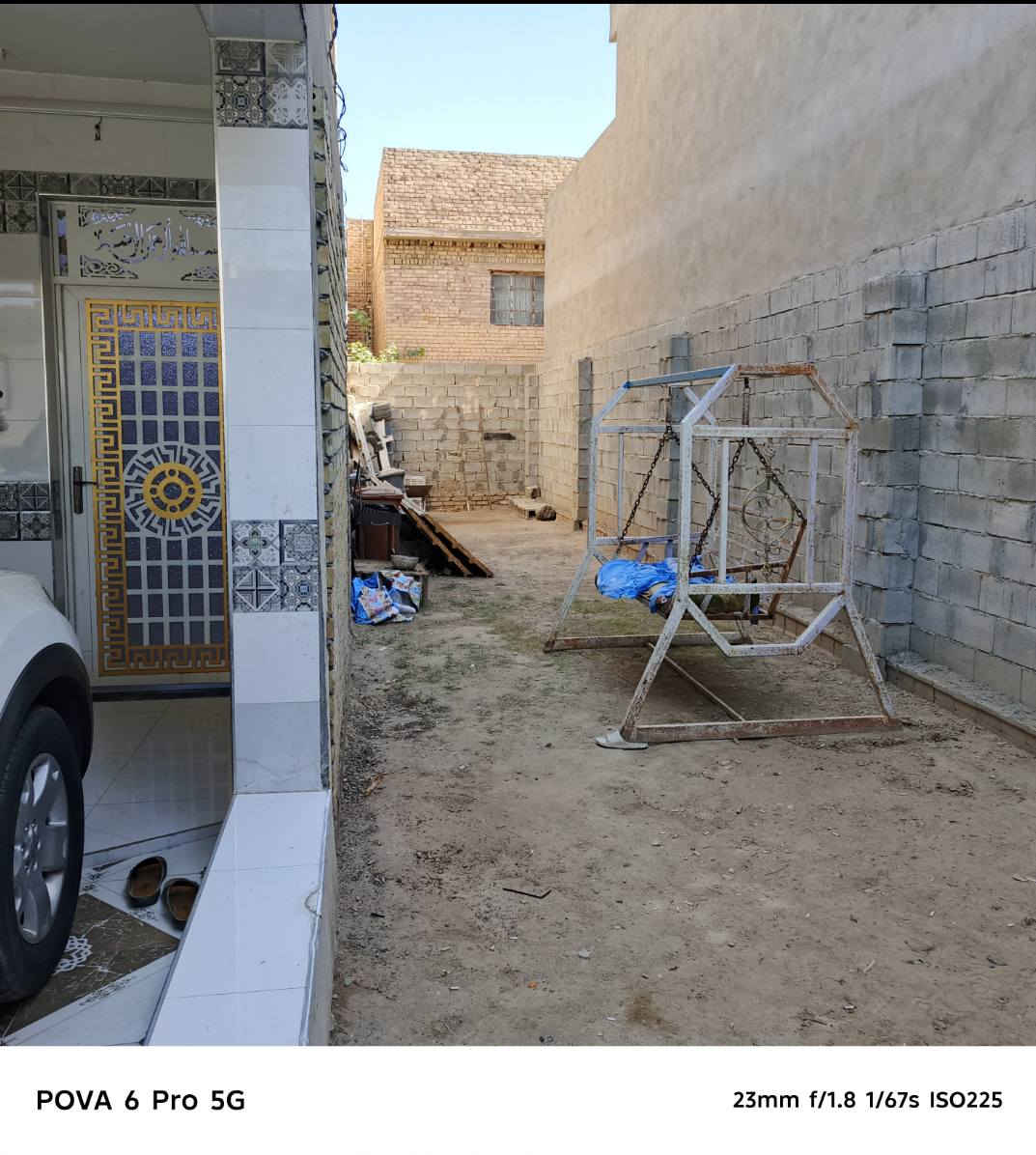 على بركه الله اللهم صل على محمد وآل محمد 
‏
‏دار طابقين للبيع  طابو ملك صرف تحويل مباشر  المساحة 370 متر الدار داخل وخارج سيراميك
‏
‏
‏العنوان قضاء بلد حي الحسين الثانيه قرب القاعه الرياضيه المغلقه خلف سنتر بيت جدو للملابس 
‏
‏يحتوي الدار : الطابق الاول يحتوي على غرفتين نوم  ومطبخ  كبير حار وبارد وصاله كبيره وهول كبير واستقبال كبير 
‏
‏وصحيات داخليه وخارجيه وكراج سياره داخل الطرمه
‏
‏الطابق الثاني: يحتوي على غرفتين نوم وحمام وصحيات 
‏ 
‏ الاستفسار اتصل على الرقم ***********
‏
‏ملاحضه/ بيع او مراوس بمنتجع لاتقل مساحتة نصف دونم ويكون يحتوي غرفتين نوم وصاله وصحيات ويكون سكني وغير مجاور للمنتجعات
