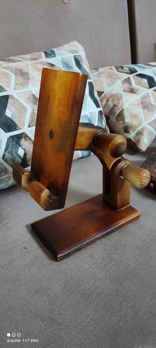 للفنون الخشبية 🪵
🔨 نجار محترف.. حوّل خيالك لواقع بلمسة خشبية.
✨ نصمم ونصنع: (رفوف مودرن - أثاث ذكي - ديكورات داخلية).
💯 خشب طبيعي 100% | جودة تعيش وتدوم.
📍 [بغداد الشعب]
📞 للطلب والاستفسار: [***********]
📥 "بيتك يستحق لمسه فنية"
