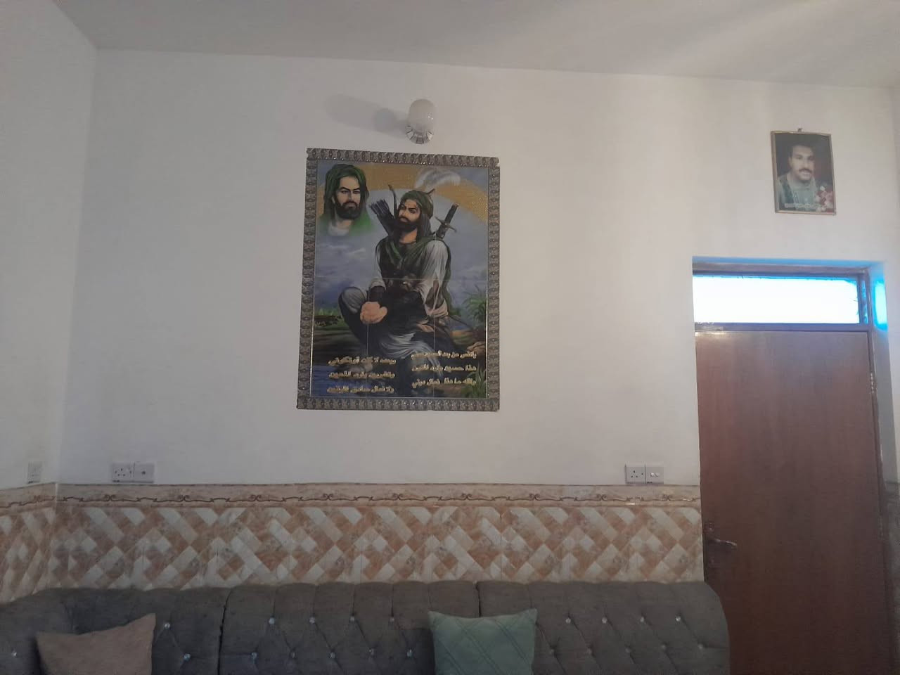 تفاصيل البيت
دار للبيع مساحته ١٥٠ متر السند نصف طابو ونصف زراعي 
كربلاء قرب فندق البارون  شارع السيدة زينب عمود ٩٧ 
يتكون من طابقين الطابق الأرضي استقبال وصاله وغرفة نوم ومطبخ وصحيات داخليه وخارجية 
أما الطابق الثاني يتكون من غرفتين وصحيات مشتركه
 السعر ٢٥٠ وبي مجال
للاستفسار الاتصال على الرقم ‏‪***********‬‏
