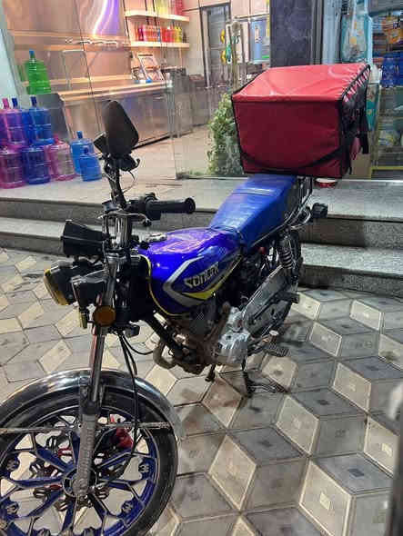 بسبب الوعود الكاذبه سلام عليكم من رخصه الادمن دراجه ايراني 5 كير موديل 2024 الدراجه كامله من كل النقوصات بيها فقط صفاحيه نقص ممشاها 15الف كهربائيات كامله شغاله الدراجه خير من الله شلعه ومعدل  مكينتها كفاله ماشاء الله سعرها 750 بيها مجال مكان شارع فلسطين رقمي *********** فقط رقم غير شي ماجاوب وعلى راسي الشراي
