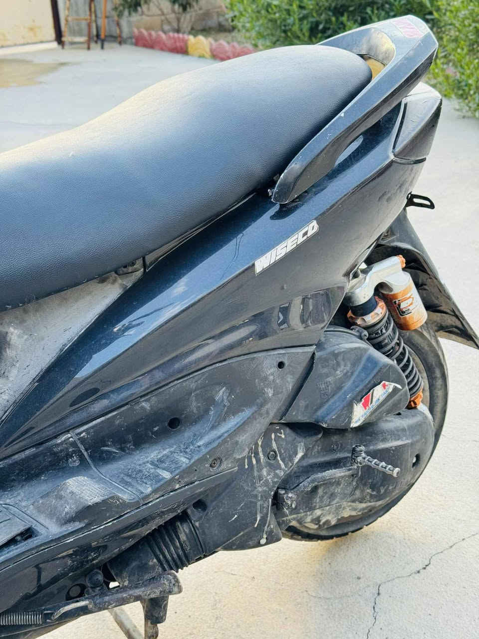 السلام عليكم مكلف بل نشر ماطور سكنز للبيع
مكينه معمره جديد تعمير مضبوط معدل تعبر ال100 كهربائيات شغاله سلف شغال بس يعوزها باتري السعر550 وبيها مجال للشراي مكاني حمام العليل 
***********
***********
