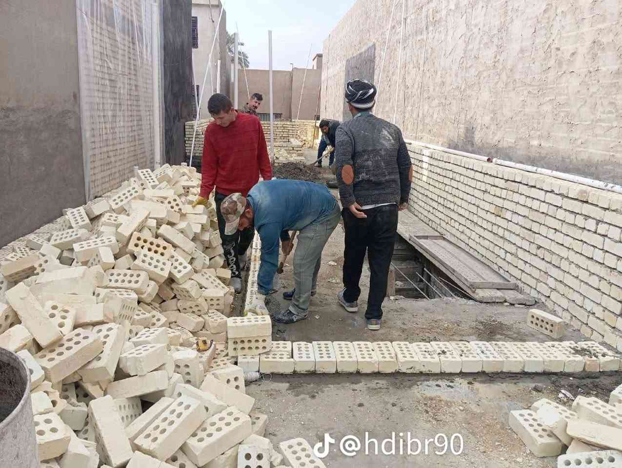 سلام عليكم ورحمه الله وبركاته خلفه بناء درجه اولى ونشر عل قالب ولتزام بلمواعيد سرعه  بلعمل بناء طابوك بلوك متفرق حالين نشتغل بغداد وهذا رقمي وبي واتساب ***********ابوسعدالخلفه
