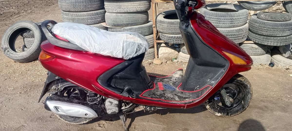 السلام عليكم اخوان دراجه فراشه بطه مكفوله المكينه كفرات كله ابو الختم وضفيره جديده ما ناقصه شي بس كيج بانزين طافي ما متواجد فيس الرقم *********** مكان بابل هاشميه
