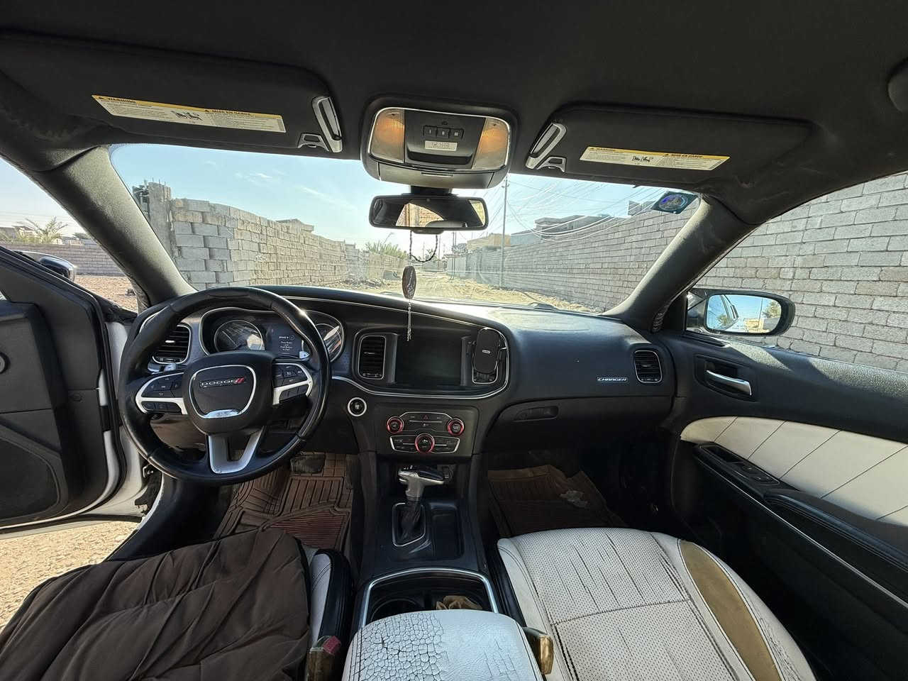 (السلام عليكم)
جارجر (2016) للبيع او مراوس حسب القناعه 
(6) سلندر (3600) 
حادثها جاملغ وقبق صندوك ونص الباب الأمامي صبغ وجاملغ امامي مبدل بلادي ابيض بدون شواصي بدون لغود 
كير محرك اكسل كفاله 
تبريد تدفئة خير من الله 
شاشة جبيرة تحكمات ستيرن 
رقم بغداد دولي تحويل مباشر 
كشانه حضن فول عدا الفتحة 
إلون ابيض 

السياره ماشيه 150 وقابل للزياده 

للاستفسار (***********)
عنوان السياره (صلاح الدين)
