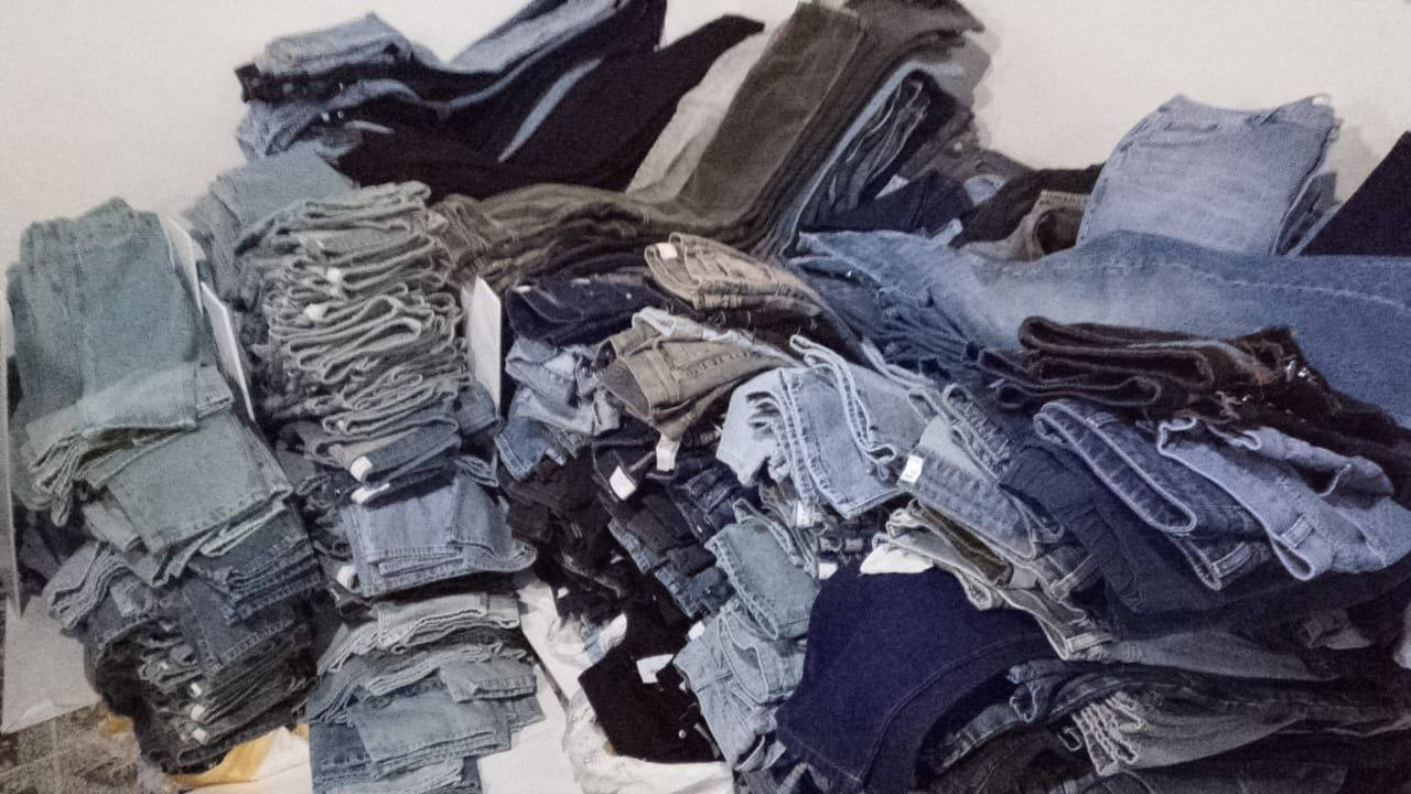 موجود بنطارين جينز رجالي تركي مشكل الوان مشكله سريه مكسرا تشكيله واسعه موجوده بدهوك وسعر 3$(***********)
