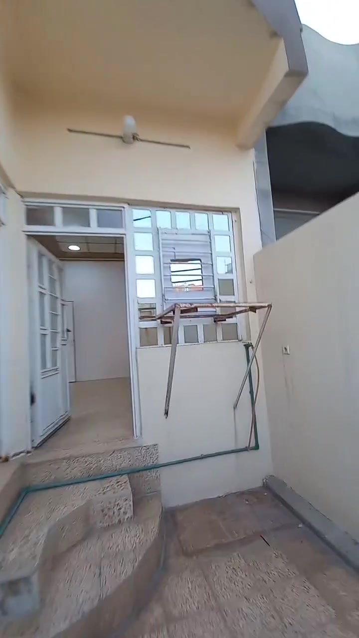 بيت للبيع العنوان القوسيات حي الزيتون خلف أسواق أبو علي المساحه ١٠٠متر تسليم البيت فوري الاستفسار على الرقم ***********
***********
