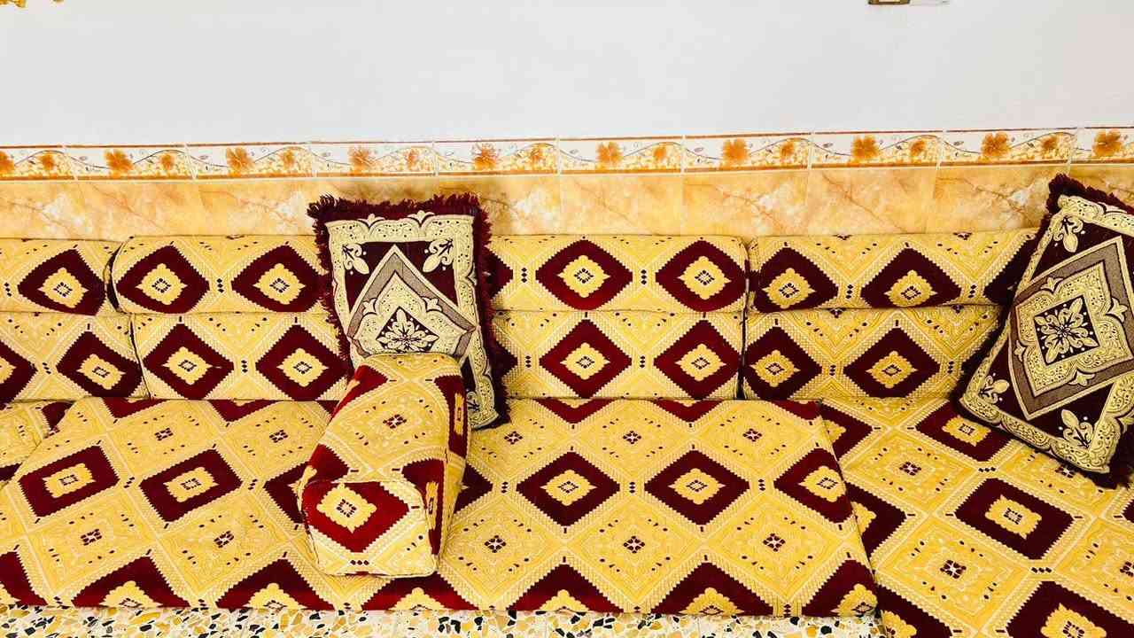 السلام عليكم خواني يوجد جلسه عربيه للبيع سعره 175وبيه مجال ***********
