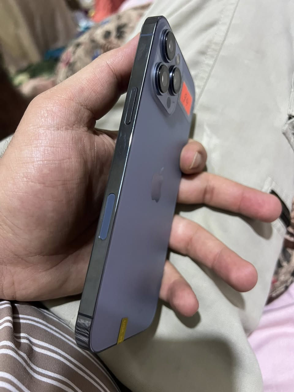 ايفون ١٣ برو ماكس
بطاريه ٩٦
ذاكره ١ تيرا
الجهاز بالكارتونه مع الملحقات ومكفول من الفتح 
شخط مابي
ويا شاحنه شركة عين الفهد الاصليه وكارتونته
السعر ٧٦٠ الف وبي مجال حك الجيه
العنوان بغداد المعامل العماري
للاتصال
***********
