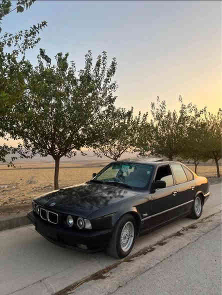 Bmw 
مودێل 1992 حەجم 520 کەپس گێر عادی گێر محرك اکسل کارەبایی شەرت✅ سەنەوی کەسك اولیات و غرامە شەرت تایە و ویل و تەخم جدید جام کهربایی سلایت لایت حەلقە
سعر 34$ و مجال عنوان بەردەرەش قەسروك
0750 789 6158
*********** دهوك
