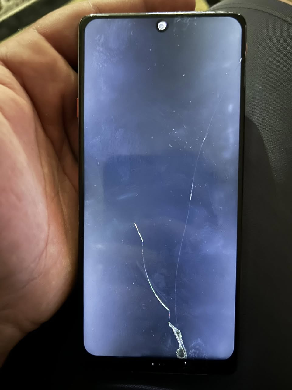 تكنو كامون 40برو 5G  للبيع ناقصه تبديل شاشه فقط الجهاز كله شغال ⭕️ الجهاز وياه كارتونته *********** العنوان كربلاء الحسينيه
