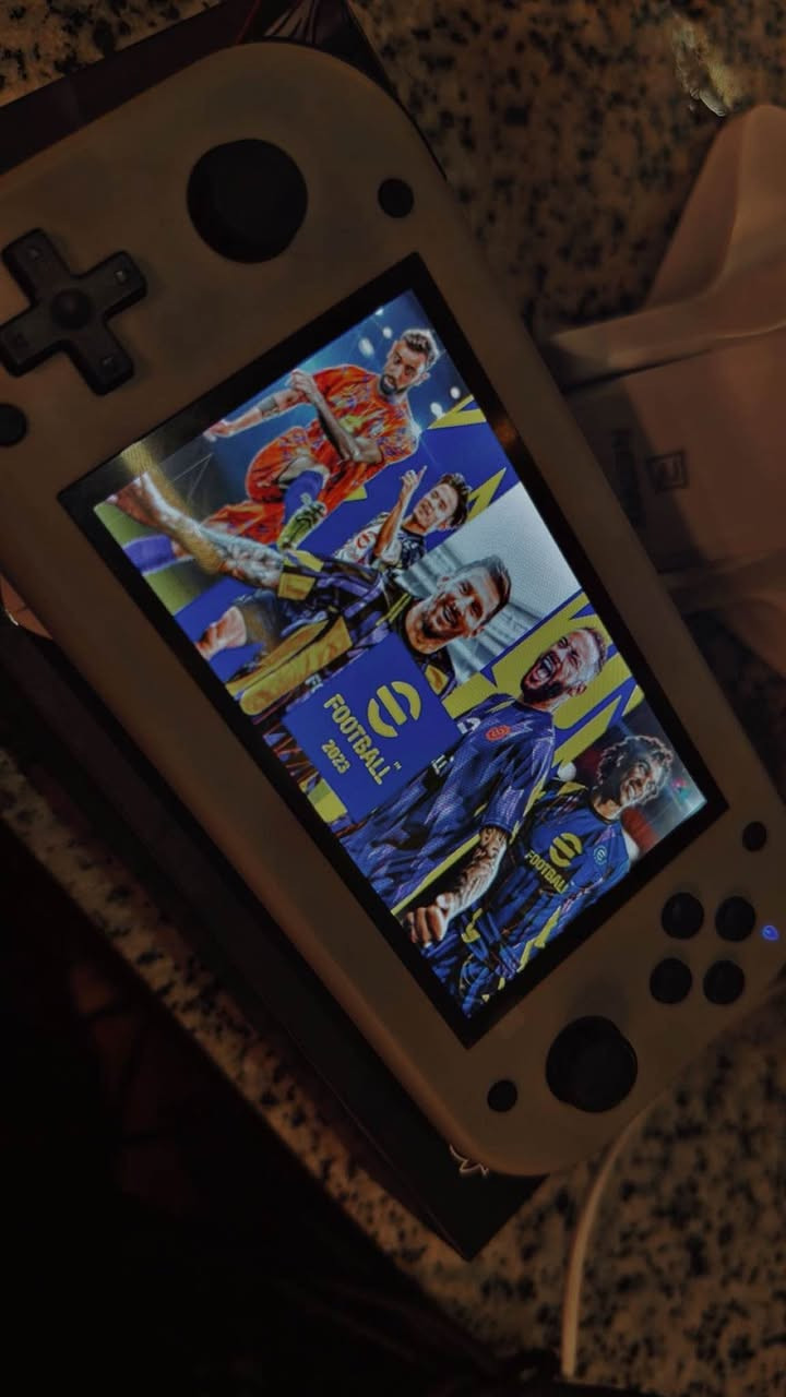 زۆر بەی یاریەکان دە خوینیتەوەو ١٢هەزار یاری تیایە وە دەتوانی یاری تری بۆ زیاد کەی یاریەکانی پلیستیشن ١و٢ و پئسپ و جەندان کونسلی تر دە خوینیتەوە تازەیەو بەس بۆ تاقی کردنەوە پی کراوە نرخی ٧٠٠٠٠هەزار گەیاندن هیە كويسينجاك, أربيل


**إذا كنت صاحب هذا الإعلان وتريد حذفه لأي سبب، رجاءا أرسل رسالة إلى الدعم الفني**