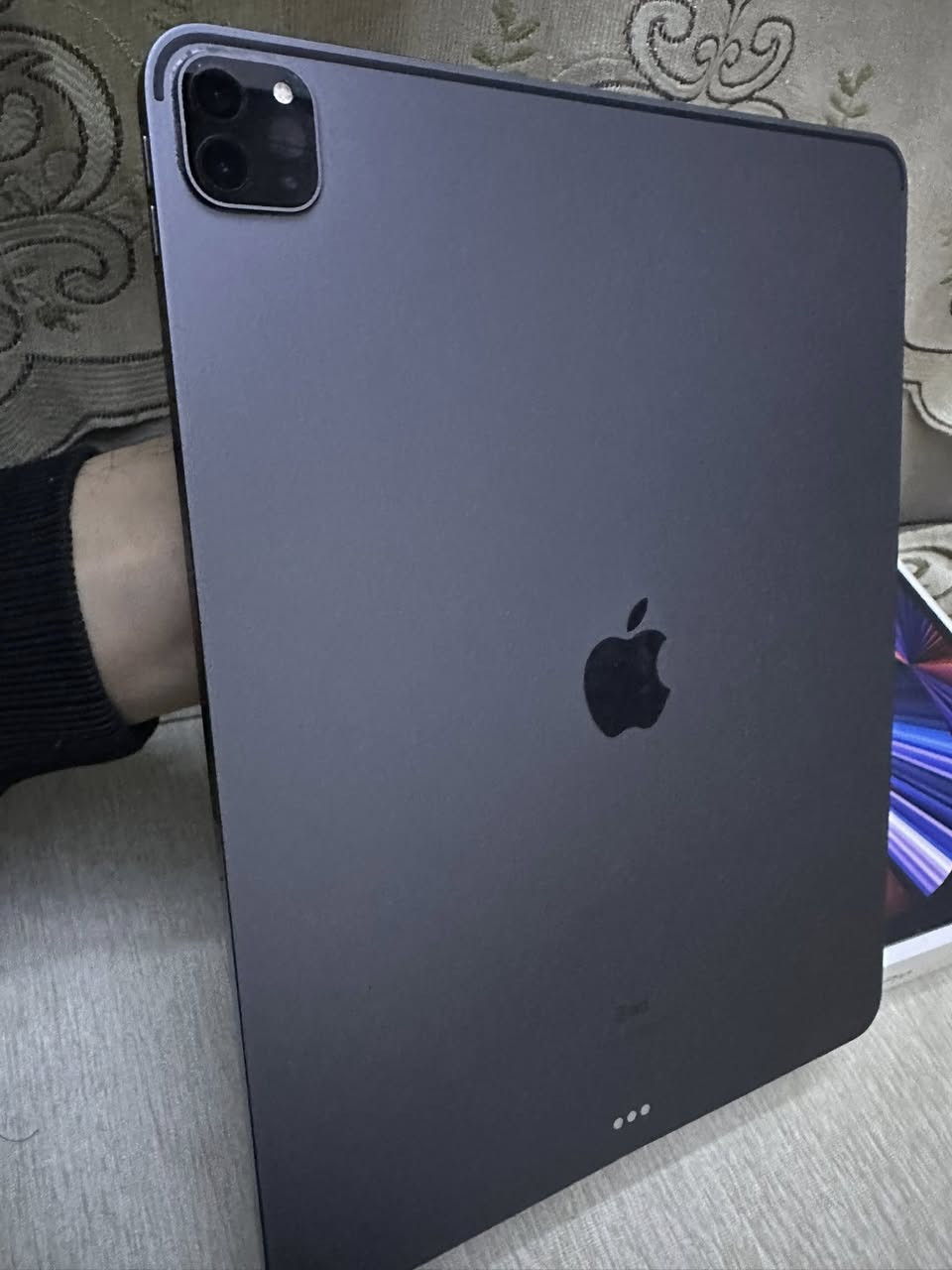 ايباد برو حجم ١٣ اكبر حجم الجيل الخامس معالج m2 الجهاز مداخل صيانة فول نضافة كارتونة مالتة ويا بي طخة  بل شاصي خفيفة موضحة بل صور من يم الشاحن ومن يم الكامرة الجهاز استعمال بيت ماخذي جديد اول  ما نزل  ومامتعوب سعرة ٨٧٥ الف مكاني بغداد متواجد خاص وواتساب ***********

