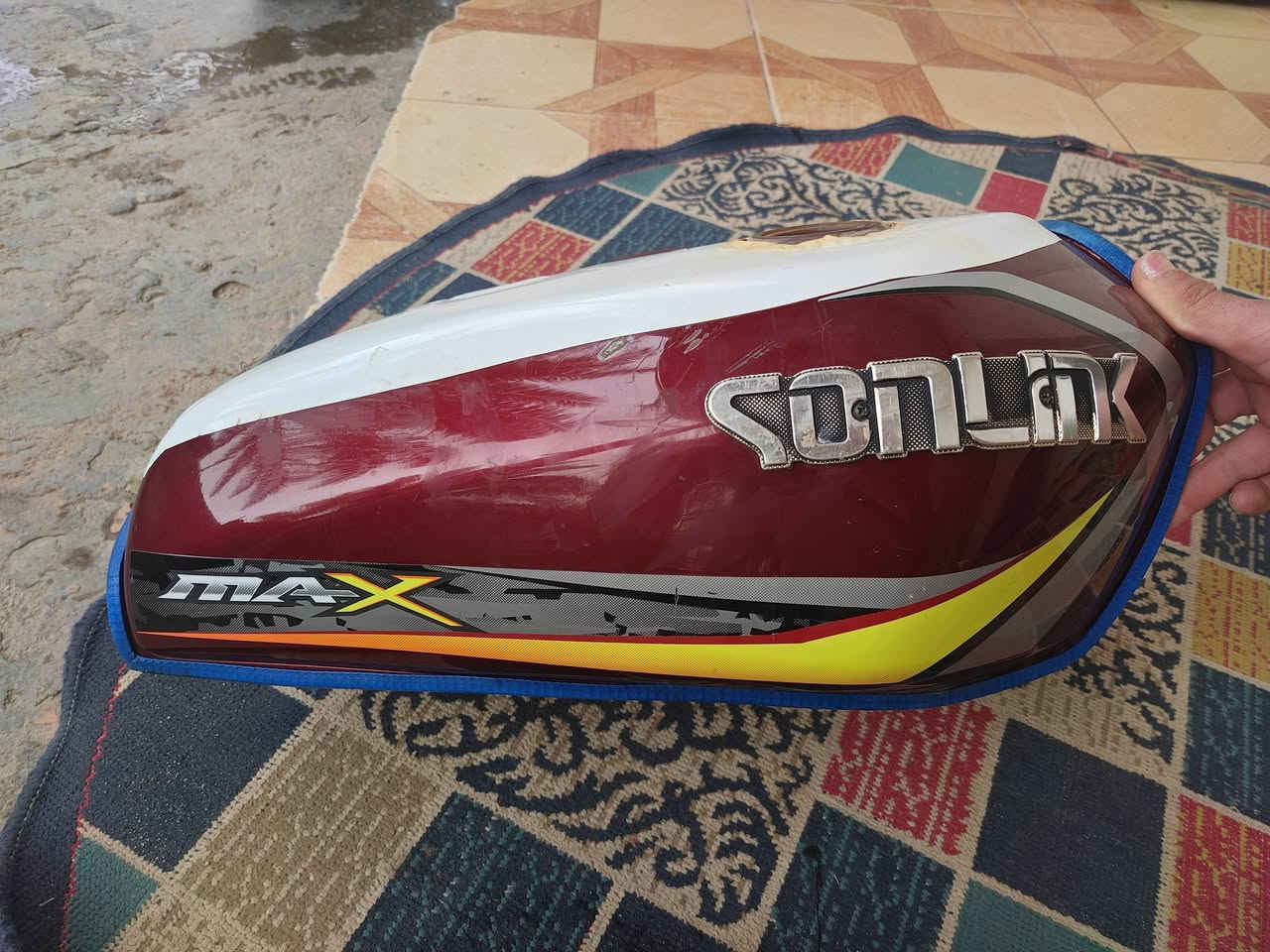 السلام عليكم  غراض دراجه ايراني للبيع
ويل امامي حجم18
ويل خلفي حجم 17/للبيع60 الف
تانكي ماروني مع صفاحيات 25 الف
تاير خلفي صنع باكستاني حجم 17 بعده جديد للبيع 15 الف
رقمي ***********
