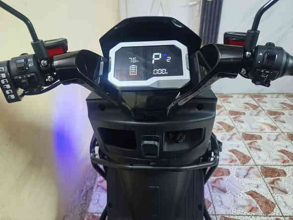 السلام عليكم للبيع دراجه شحن سكنس فضائي الدراجه جديده شخط واحد مابيها تعل وفحص مكفوله كفاله عامه صار اقل الشهر من مشتريها تجي فول مواصفات وصل المعرض موجود
تجي شاشه اعطال تكشف عطل الدراجه
بريك امامي خلفي دس هايدروليك
حساس امامي خلفي
سستم صوت فلاش +رام + بلوتوث+ راديو 
لايت عالي ناصي زنون
بك لايت لد LED
دبل اشارع ليزي
نضام Rالرجوع الى الخلف
شاحنه موبايل
ملف 2500
شاحنه كبيره رقميه تدعم الشحن السيع ولطفاء عند امتلاء البطاريه
سرعه الدراجه 110 حقيقي 100
تجي 6 بطاريات مصطره الحجم الكبير 40 انبير
تايرات امامي خلفي جبيلي الحجم الكبير 
ويل كب
درع 380 درجه لحمايه الدراجه + طلاعات جانبيه
مساحه تخوين واسعه
تجي بصمتين علمن الدراجه بصمه مو سويج 
الشراي يتفضل خاص او التصال عله الرقم *********** متوفر واتساب مكان الدراجه ساحت عدن السعر 950 او بي مجال
